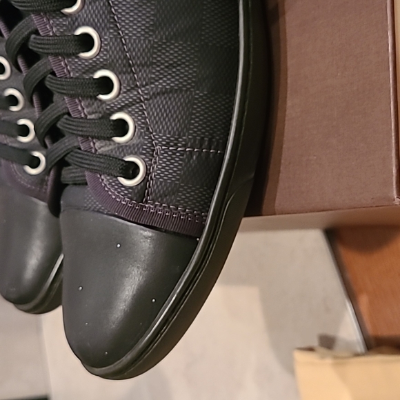 Men's Louis Vuitton Damier Sneakers - Picture 9 of 16